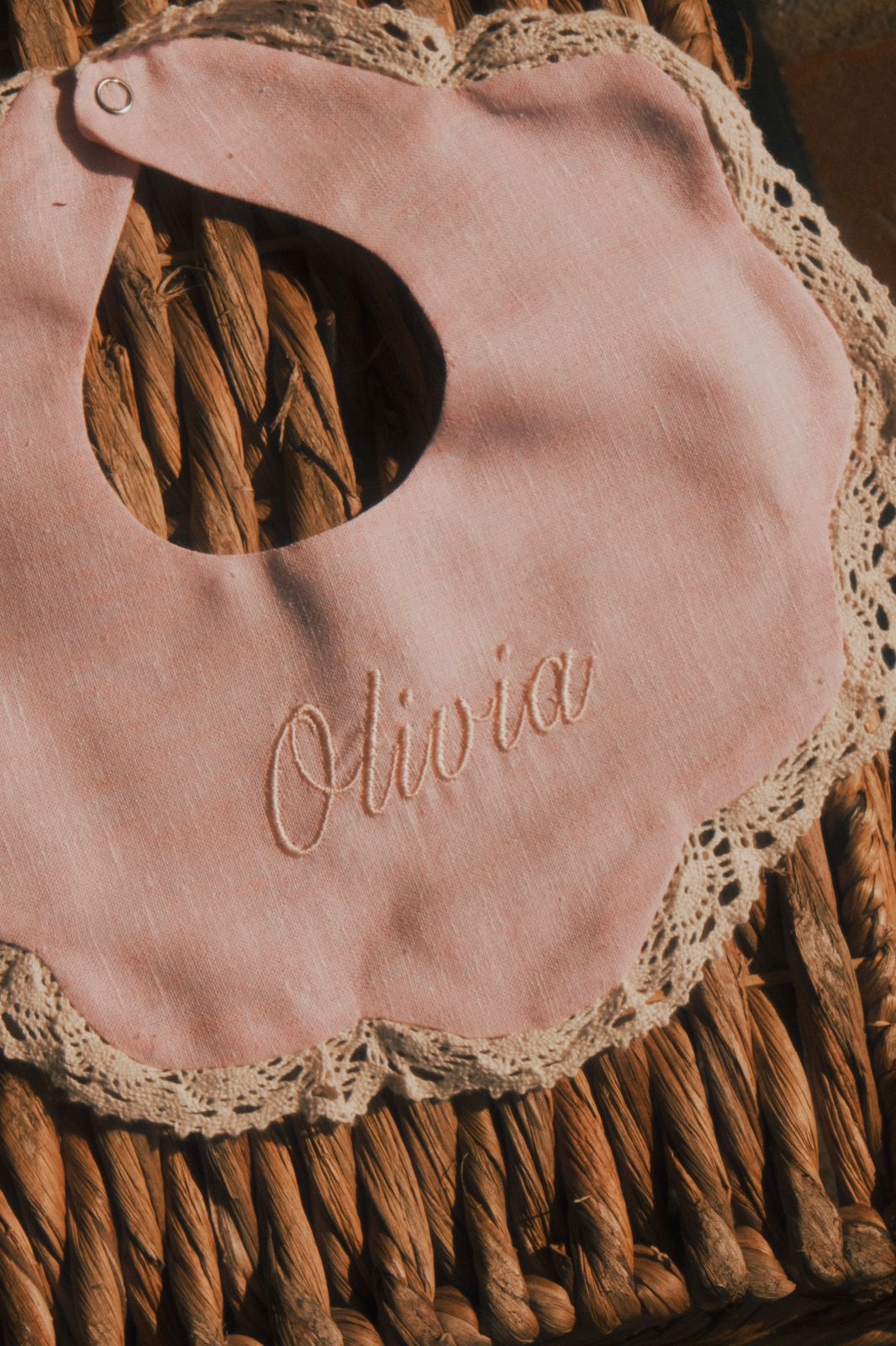 AMELIA BIB