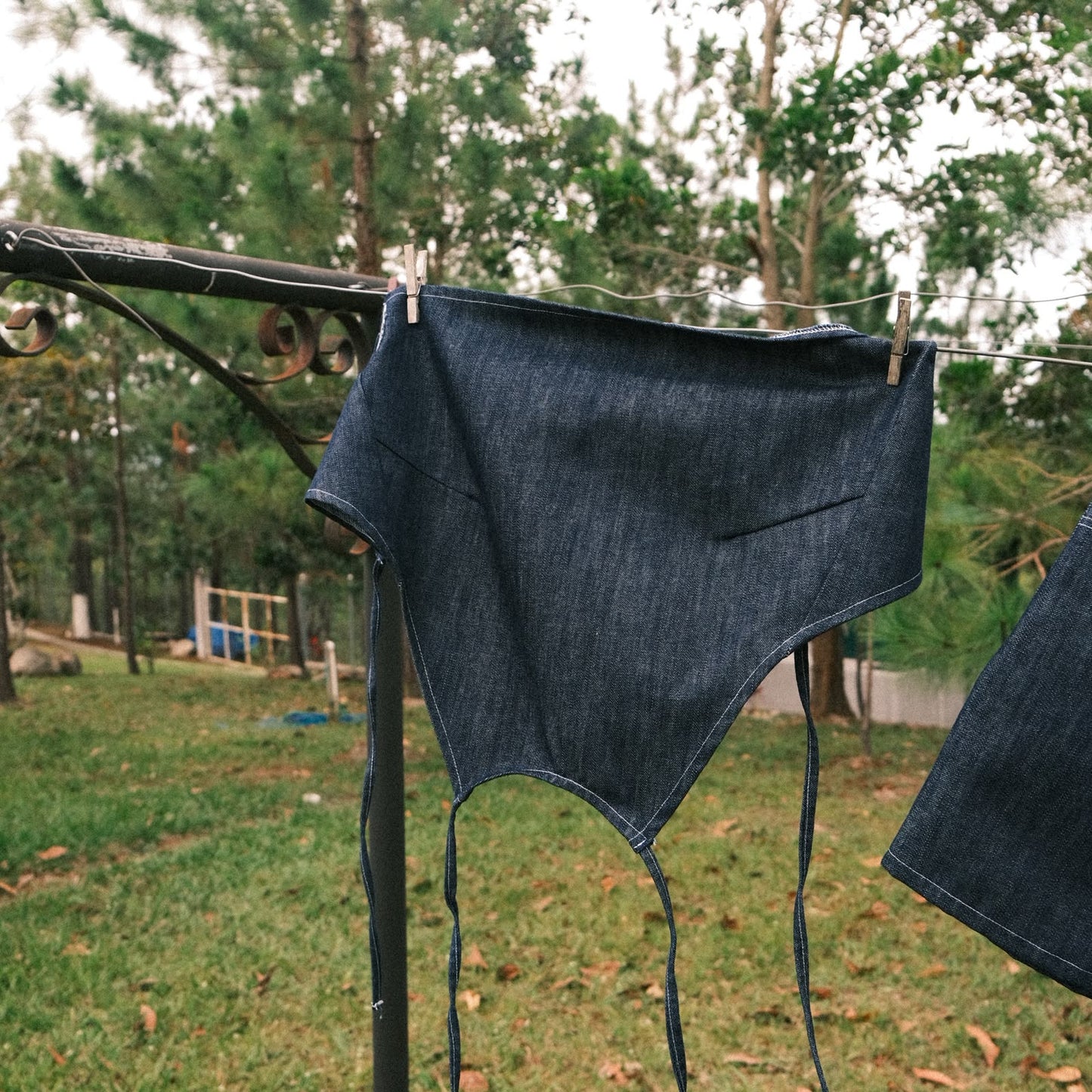 DENIM HALTER TOP